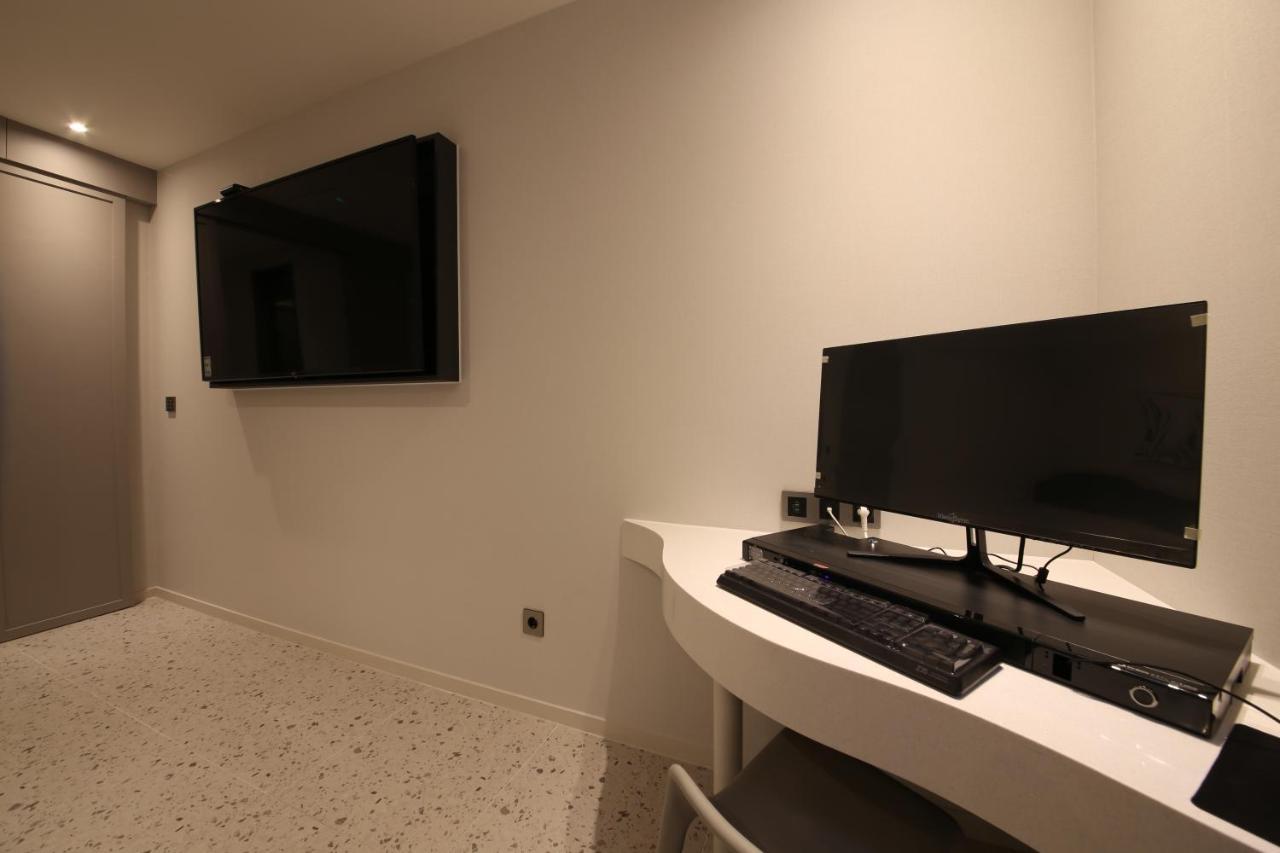 Zam101 Hotel Gimhae Экстерьер фото